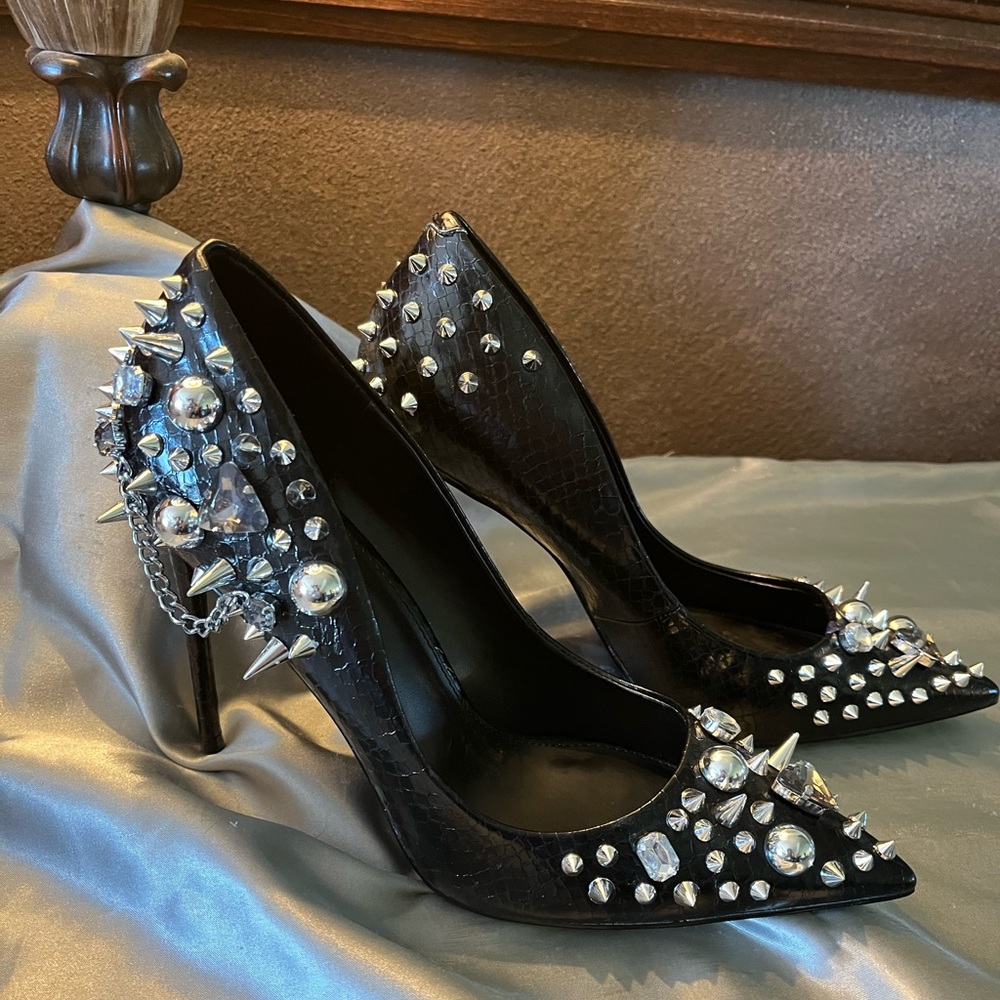 Steve Madden Veronicka 11 black stiletto studded heels